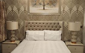 City Centre Luxury House With Three Very Large Size Bedrooms